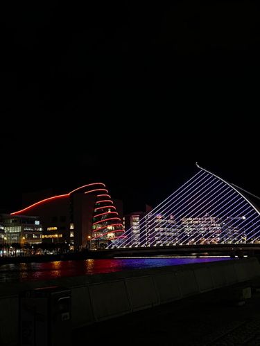 Centre de conférence et le Samuel Beckett Bridge